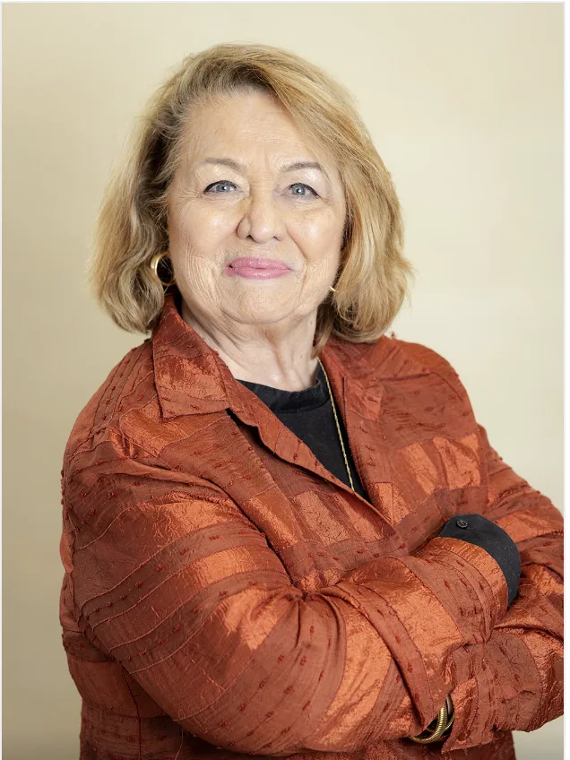 Portrait of Dee McDaniel, Receptionist at Pand Health early psychosis program in Los Angeles